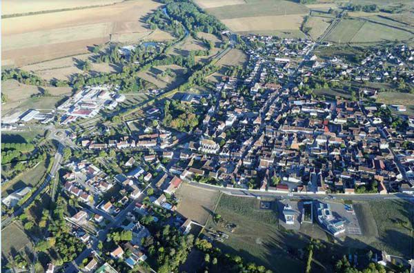 Vue aérienne de Ligny le Châtel.